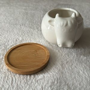 Ceramic cow planter with tray